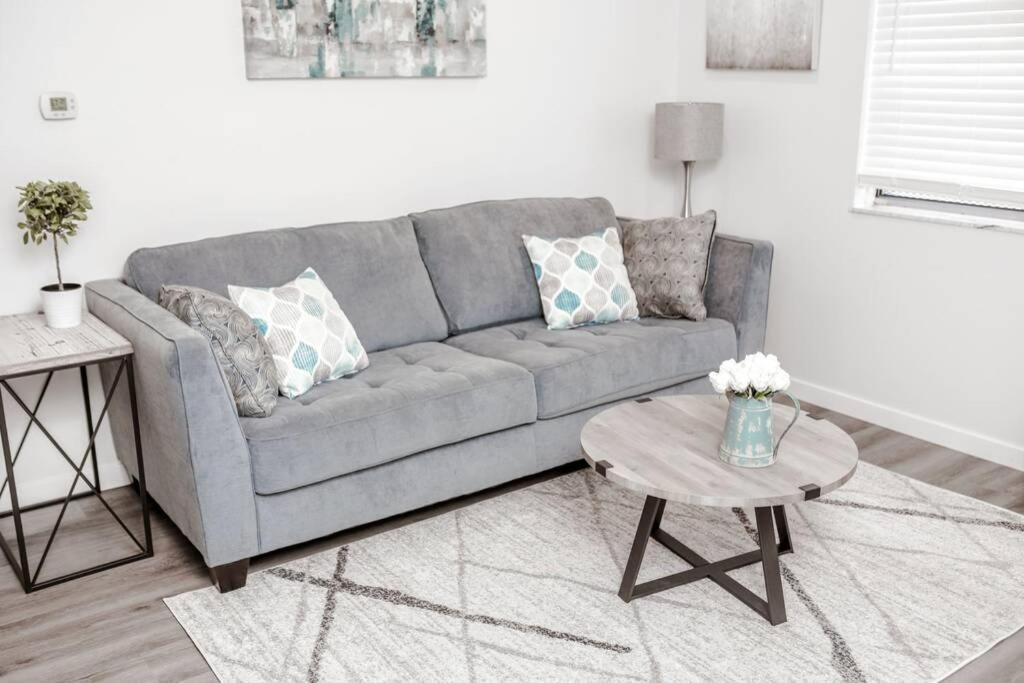 Newly Renovated Apartment Columbus Luaran gambar