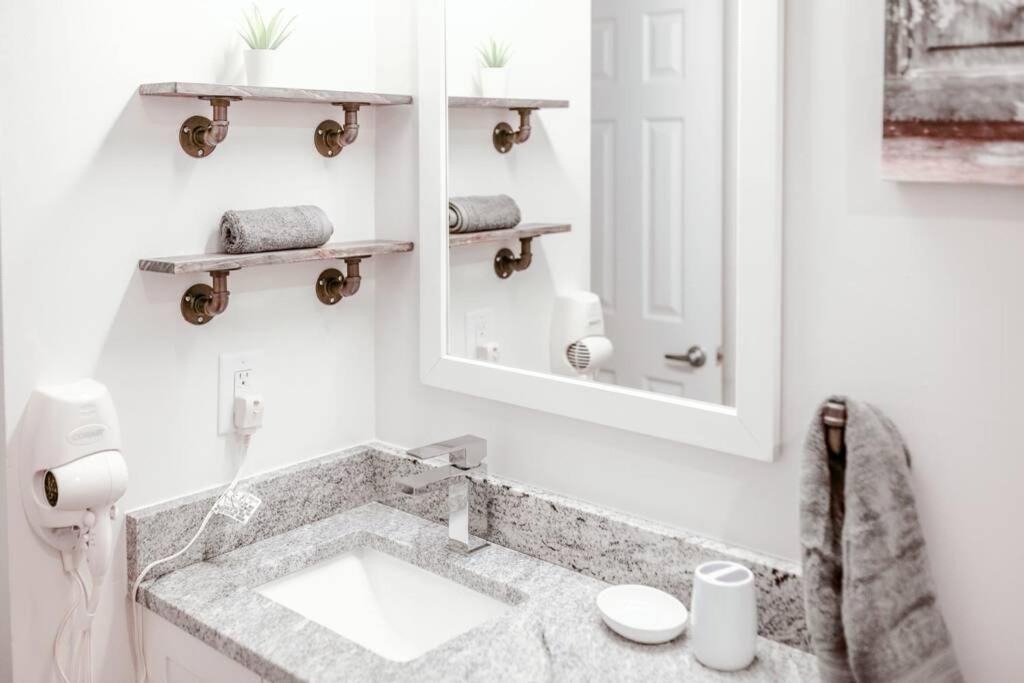 Newly Renovated Apartment Columbus Luaran gambar