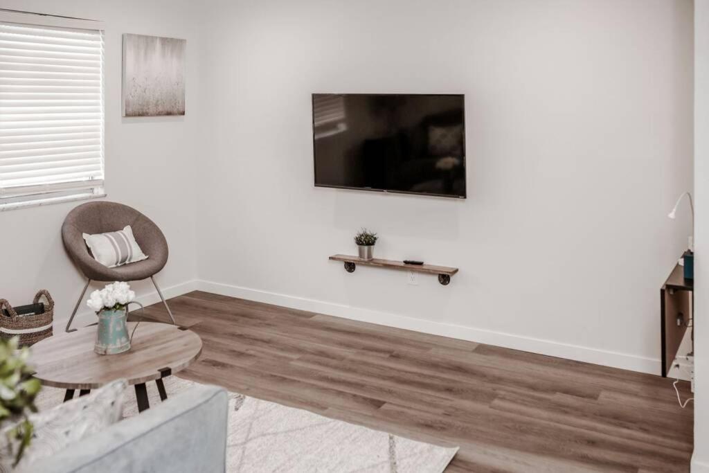 Newly Renovated Apartment Columbus Luaran gambar