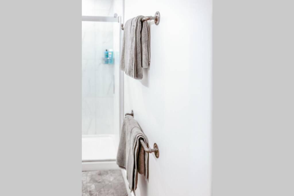 Newly Renovated Apartment Columbus Luaran gambar